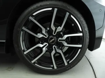 Car image 39