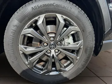 Car image 15