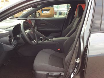 Car image 4