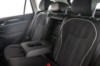 Car image 37