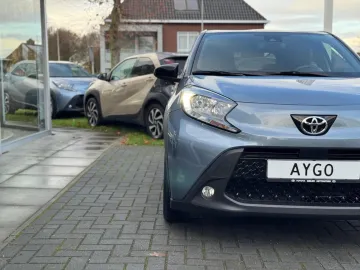 Car image 3