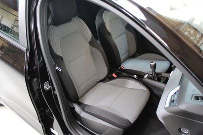 Car image 15