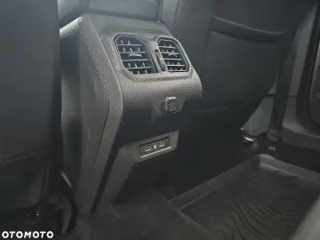 Car image 32