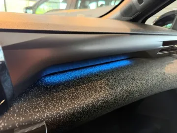 Car image 29