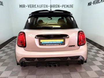 Car image 37