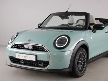 Car image 32
