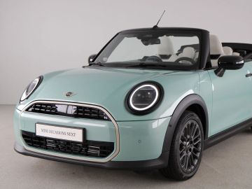 Car image 32