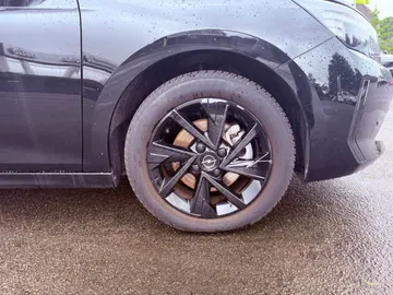 Car image 25