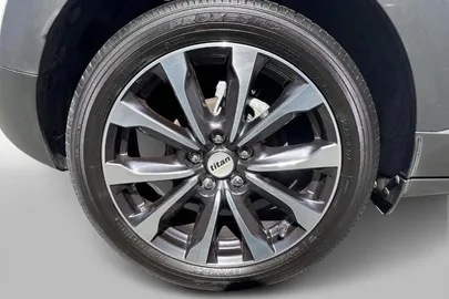 Car image 19