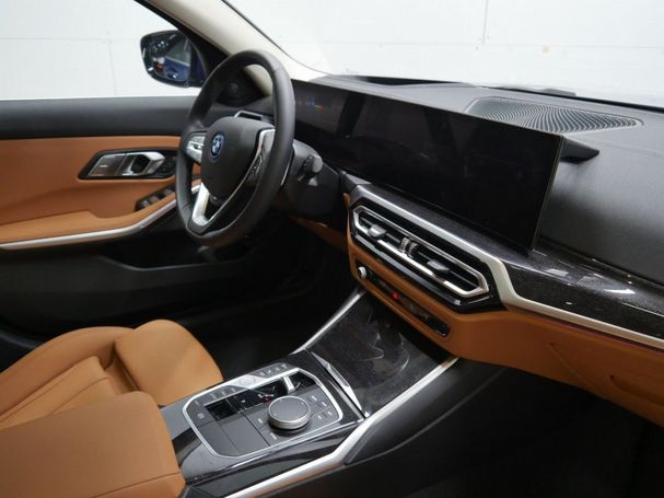 BMW 330 e 215 kW image number 7