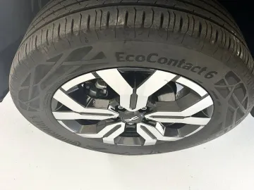 Car image 29