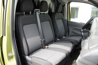 Car image 28