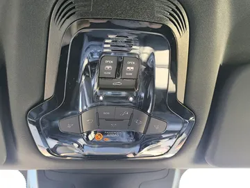Car image 34