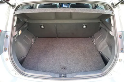 Car image 32