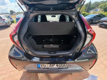 Car image 11