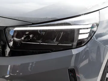 Car image 24