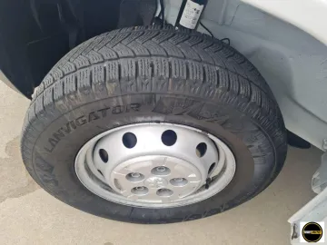 Car image 34
