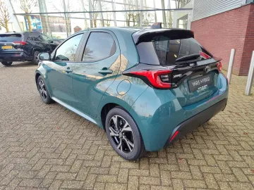 Car image 3