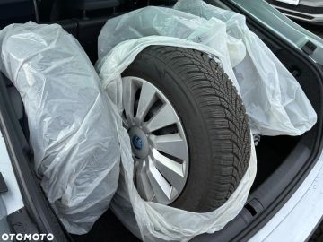 Car image 35