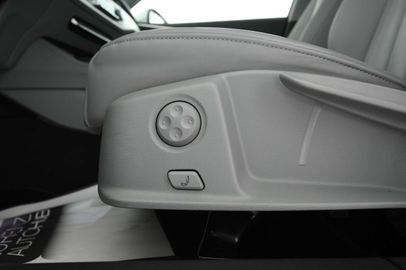 Car image 36