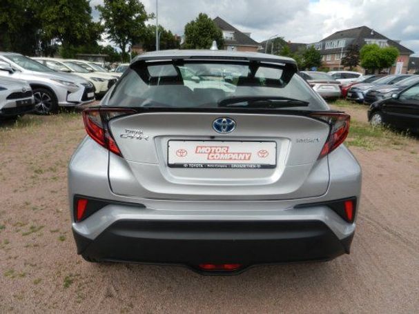 Toyota C-HR 1.8 Hybrid 90 kW image number 4