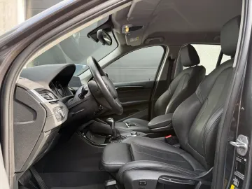Car image 29