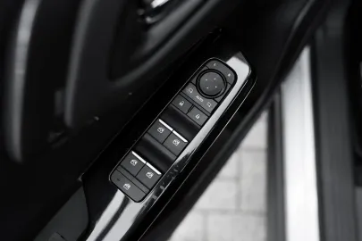 Car image 37