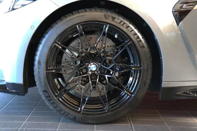 Car image 30