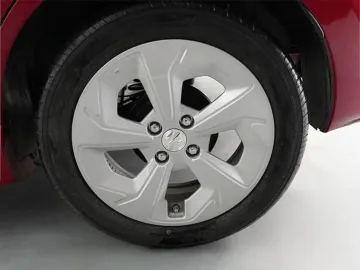 Car image 20