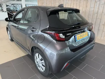 Car image 4