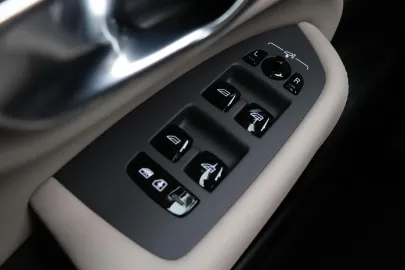 Car image 49