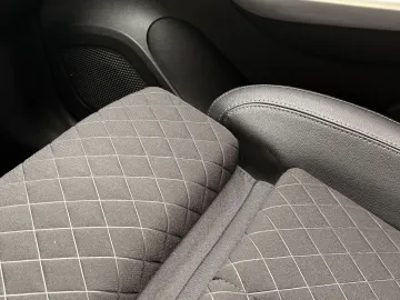 Car image 43