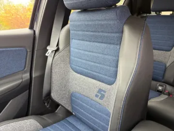 Car image 24