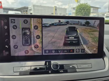 Car image 25