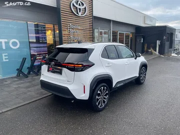 Car image 4