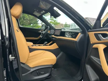 Car image 25