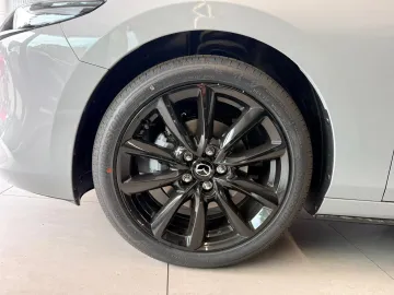 Car image 25