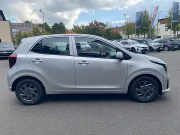 Car image 30