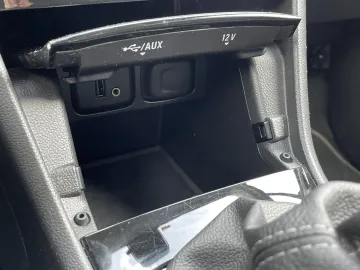 Car image 28