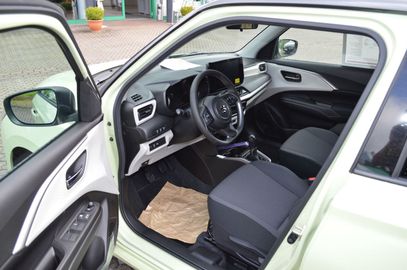 Car image 10