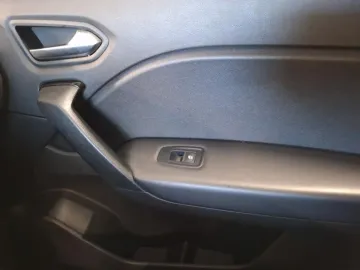 Car image 32