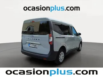 Car image 2
