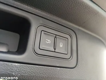 Car image 38