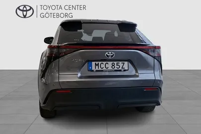 Car image 3