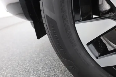 Car image 28