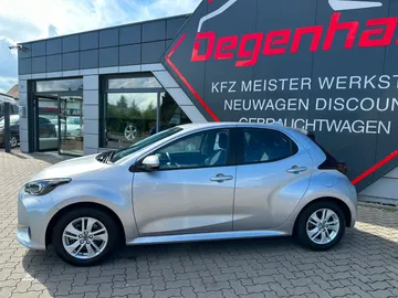 Car image 4