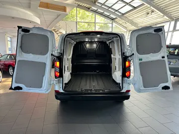 Car image 36