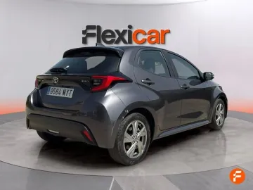 Car image 4