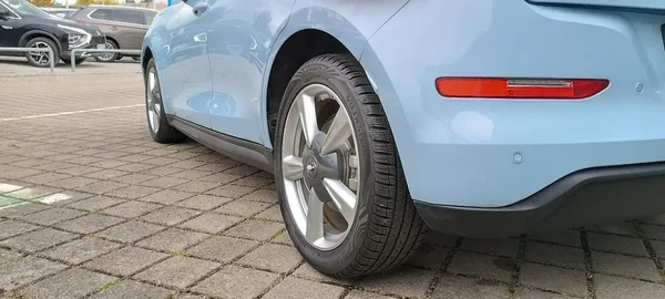 Car image 20