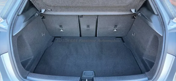 Car image 32